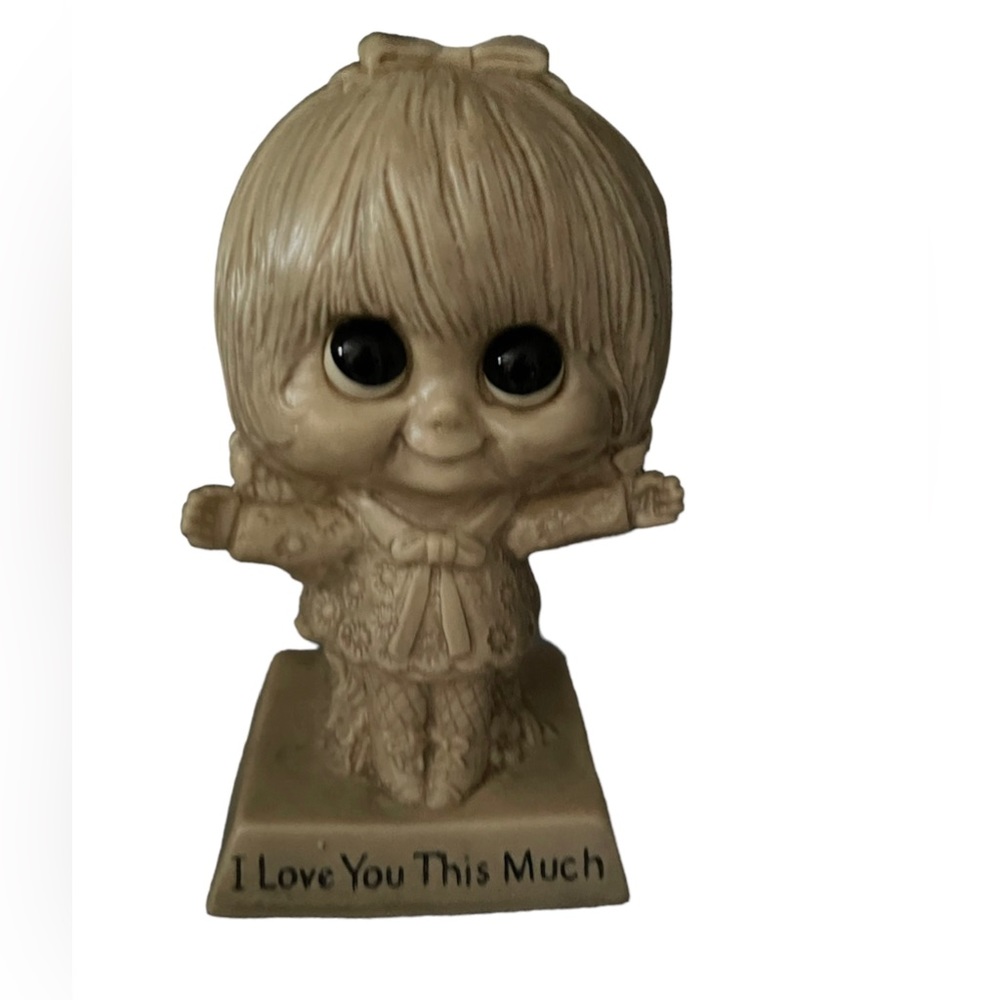 W & R Berries Co “I Love You This Much” Big eyed girl vintage figurine